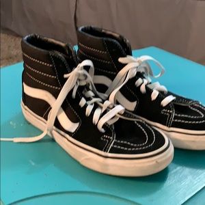 Women’s black high top vans